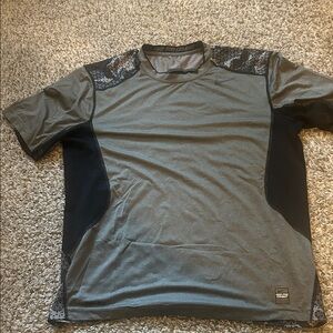 Nike Men's Gray and Black Short Sleeve Tee